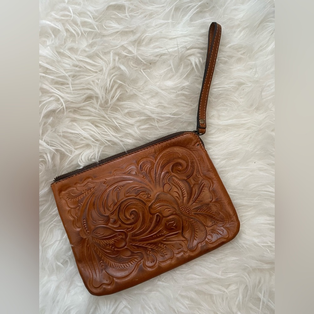 Patricia Nash Cassini Wristlet With Tooled Detail